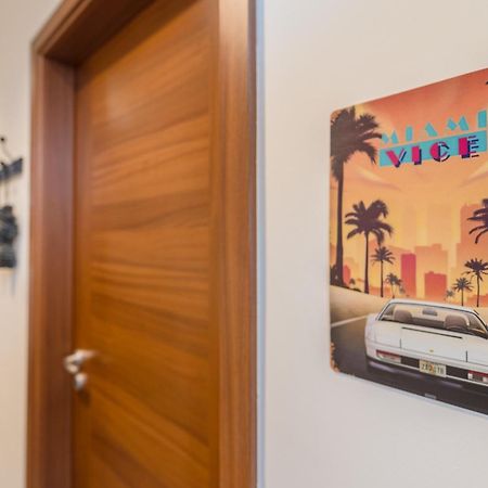 בודפשט Miami Vice Apartment With Balcony מראה חיצוני תמונה