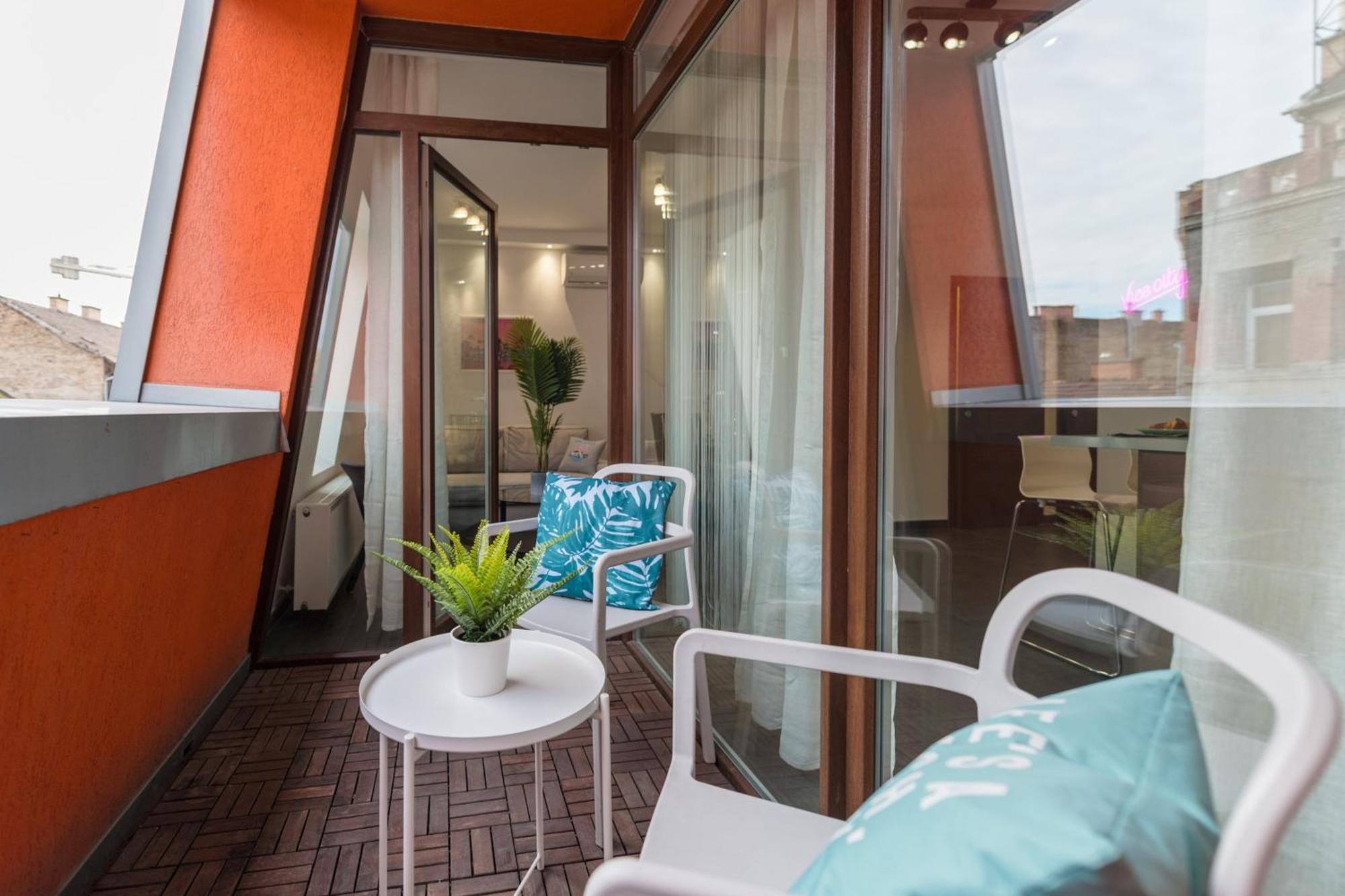 בודפשט Miami Vice Apartment With Balcony מראה חיצוני תמונה