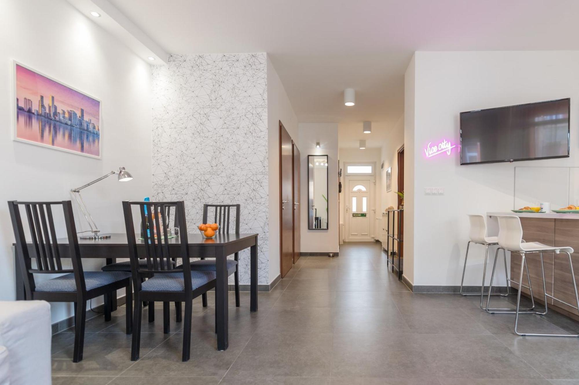 בודפשט Miami Vice Apartment With Balcony מראה חיצוני תמונה